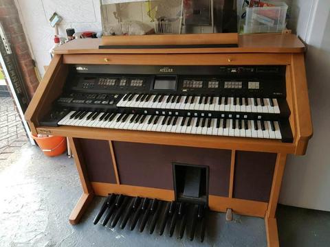 Roland AT80SL electric organ