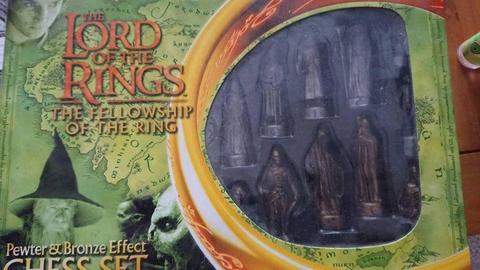 Lord of the rings chess set