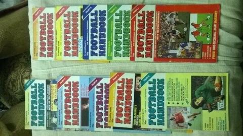 VERY RARE FULL COLLECTION - FOOTBALL HANDBOOK - ALL 30 PARTS - FROM THE 1980s - VERY GOOD CONDITION