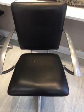 3 Hydraulic Hairdressing Salon Chairs