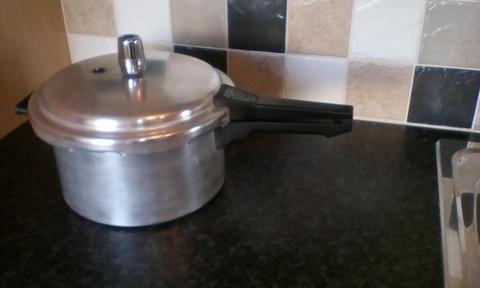 Vintage Tower Pressure Cooker being sold as a Large Saucepan with lid