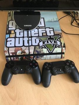 PS4 Console with 2 controllers!! URGENT! with 2 games!