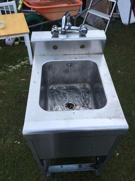 Commercial sink