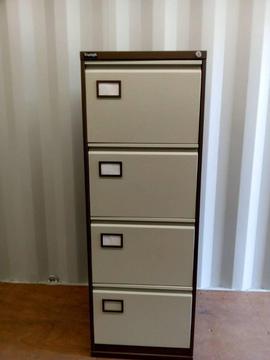 Filing cabinet for 4 drawers over all in good condition
