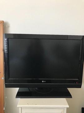 Broken LG TV - doesn’t seem to turn on, but light is there