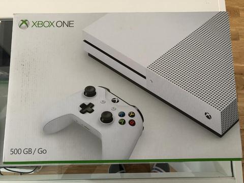 * LIKE NEW * XBOX ONE S 500GB + BOX & ACCESSORIES + WARRANTY