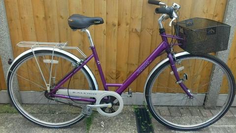 WOMEN'S BIKE 26INCH WHEELS LIKE NEW