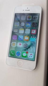 APPLE IPHONE 5 WHITE AND 16GB AND OPEN TO ALL NETWORK