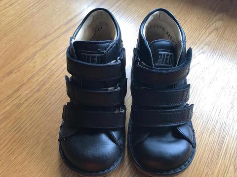 Boys piedro boots size infant 9.5 (27)
