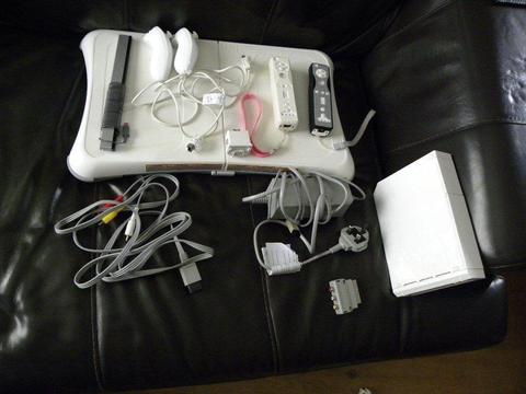 large Wii bundle with board and 12 games and extras