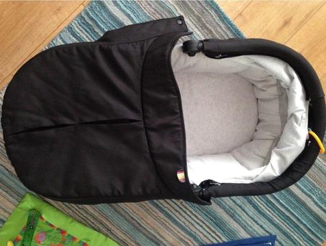 Mamas and papas carry cot for sola or urbo
