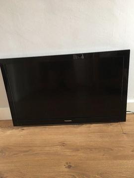 Flat Screen 32” TV and Blu-Ray player