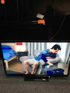 Toshiba 32” led full hd freeview tv