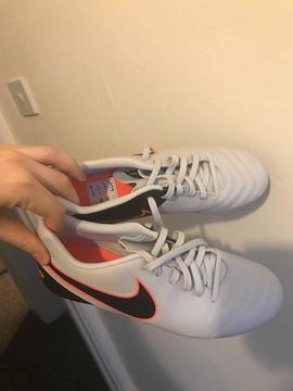 Womens Size 6 Football Boots