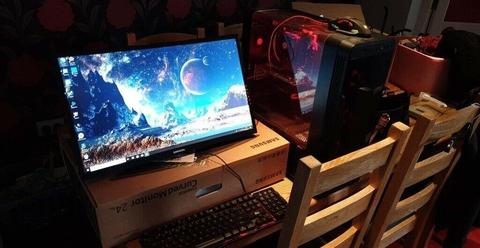 Gaming pc with x2 24' curved monitors