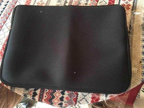 Brand new apple laptop case or iPad black £3 zipper case