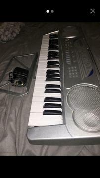 Electric music keyboard