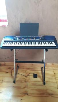 Yamaha PSR262 touch-responsive electric piano-keyboard