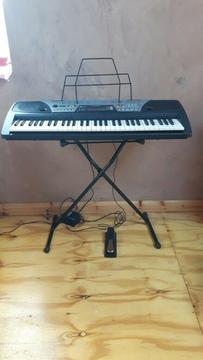 Yamaha PSR 175 touch responsive electric piano-keyboard