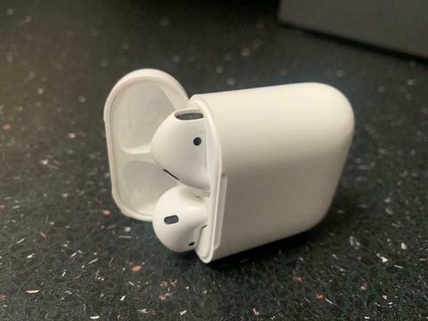 Air Pods Apple