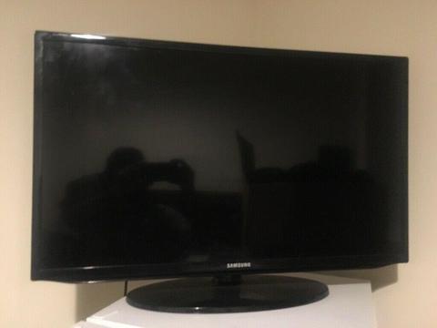 Samsung Flat screen TV 32 inches for sale