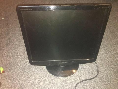 hi for sale is a Samsung 21inch monitor in excellent condition please text £20 no offers