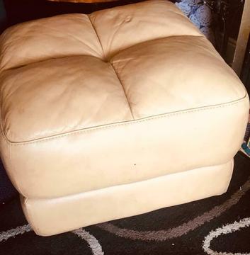 PENDING COLLECTION Free leather footstool