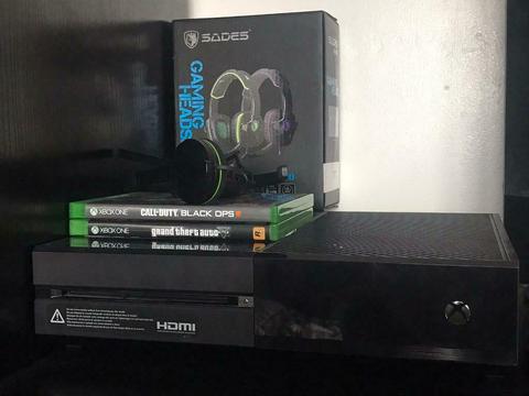Xbox one - 2 games - headset - x1 controller *blk ops 4 & gta 5*
