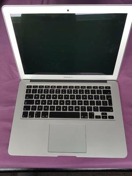 Apple MacBook Air 13.3” Core i7 2.2Ghz 8GB DDR3 256GB SSD